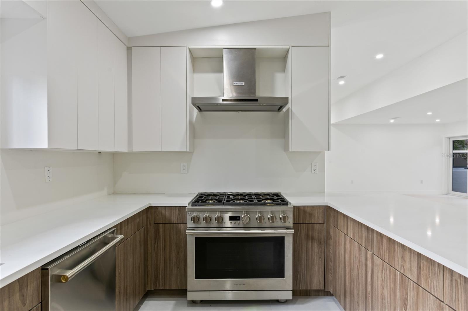 Image 10 of 49 For 131 Toledo Way Ne