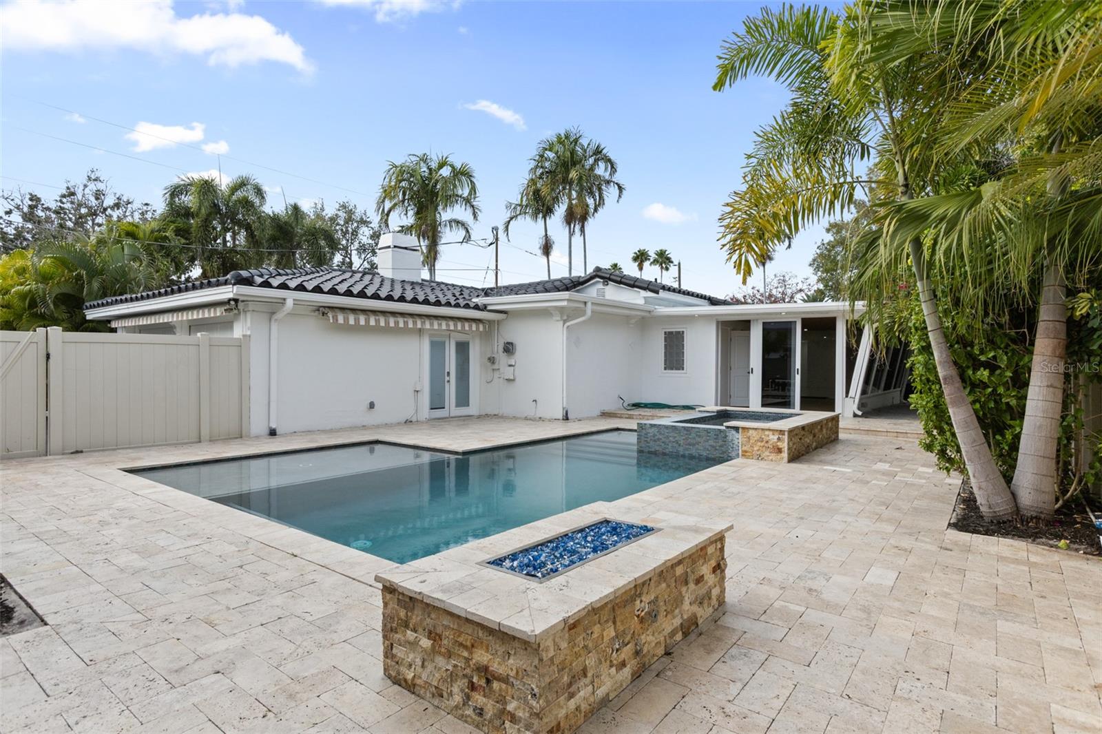 Image 4 of 49 For 131 Toledo Way Ne