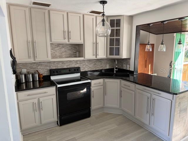 Image 16 of 43 For 5722 20th Avenue S