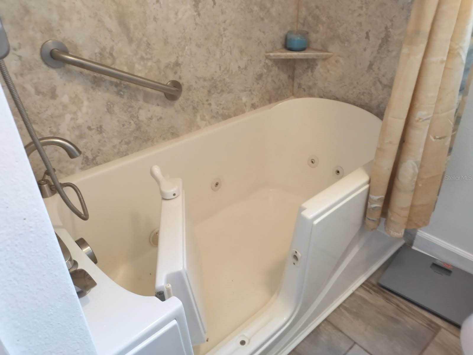 Image 22 of 43 For 5722 20th Avenue S