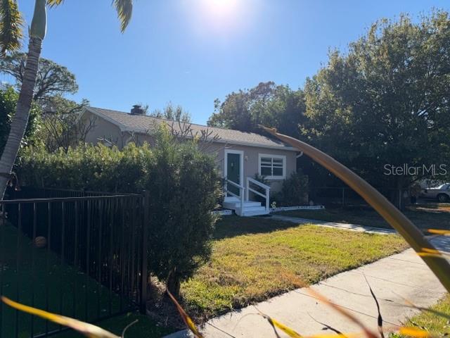 Image 4 of 43 For 5722 20th Avenue S