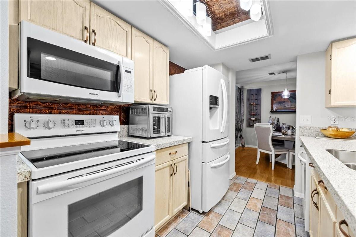 Image 18 of 47 For 2392 Hanover Drive