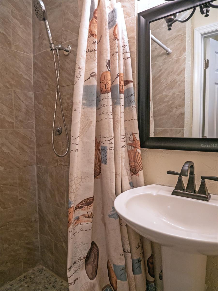 Image 17 of 27 For 11535 64th Terrace