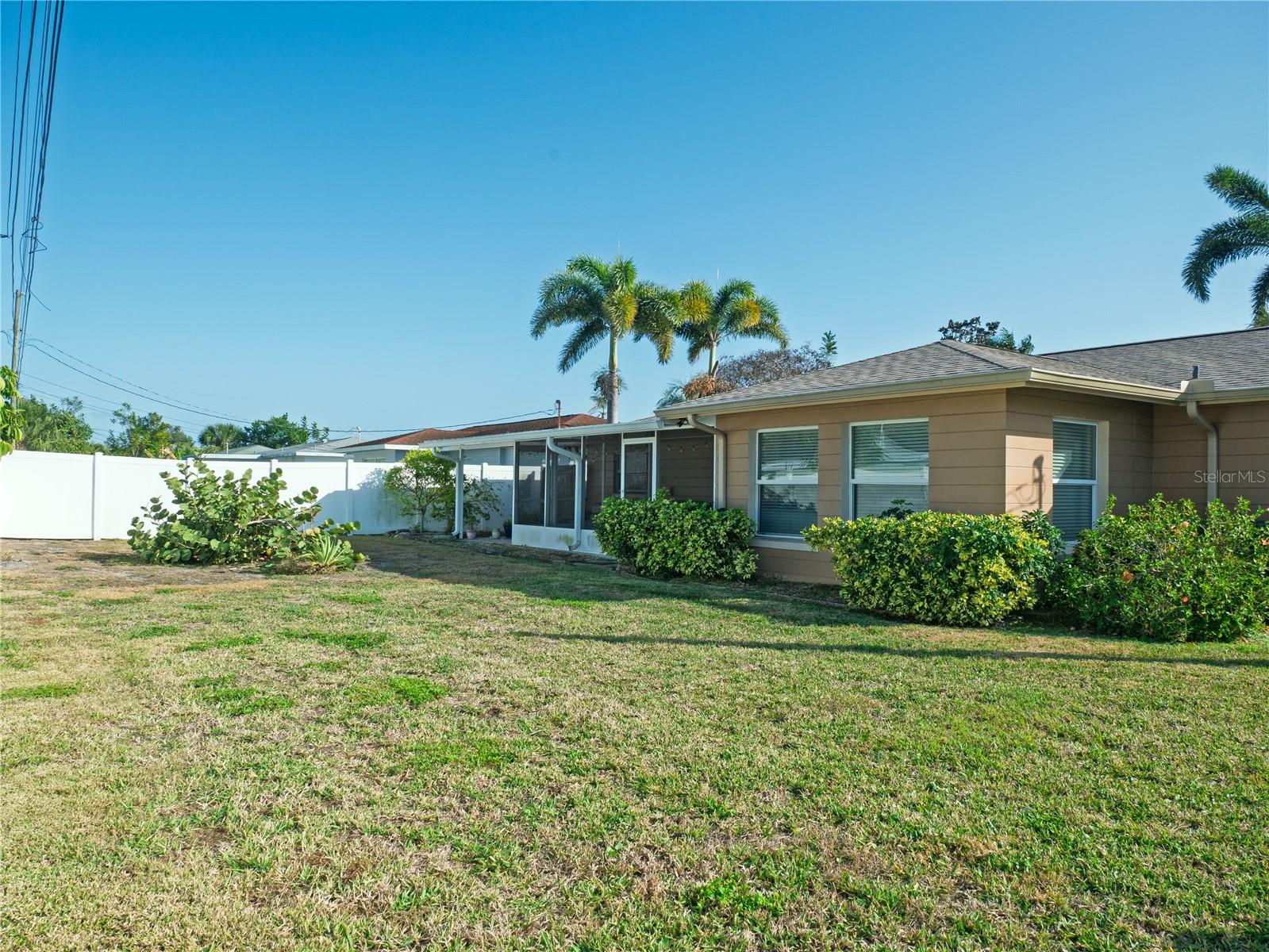 Image 23 of 27 For 11535 64th Terrace