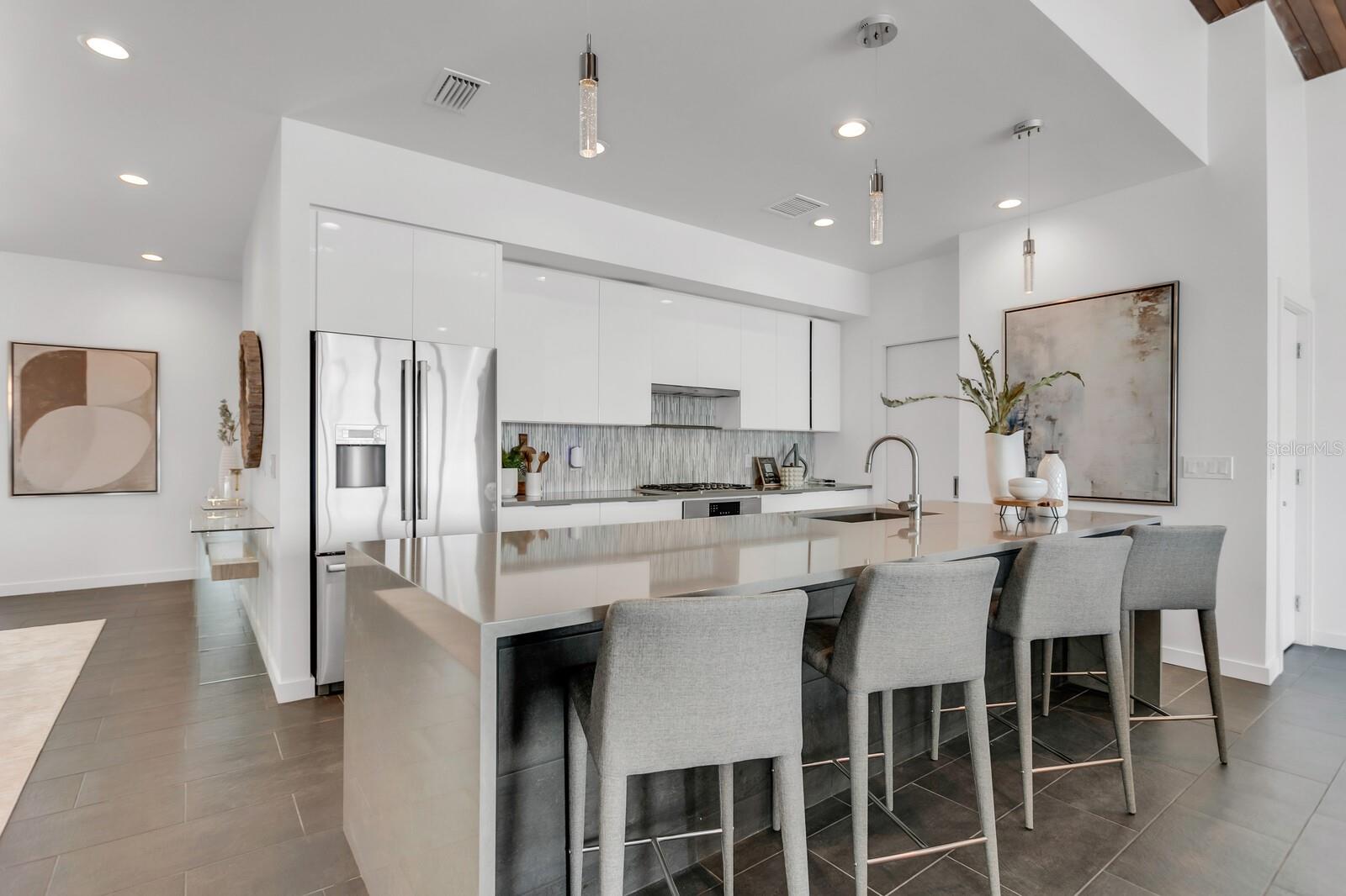 Image 18 of 80 For 905 Bay Point Drive