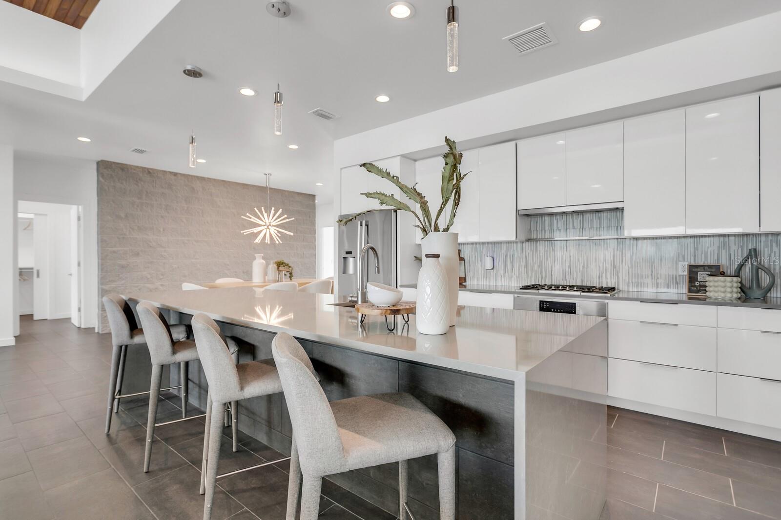 Image 19 of 80 For 905 Bay Point Drive