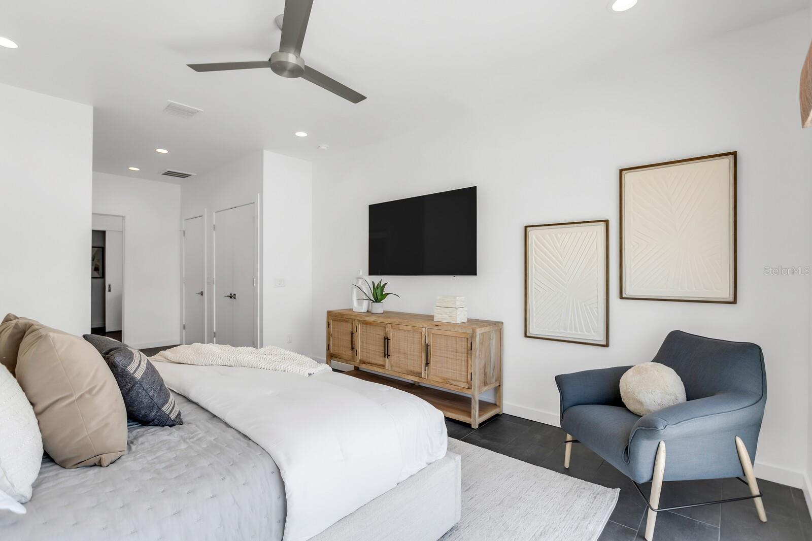 Image 34 of 80 For 905 Bay Point Drive