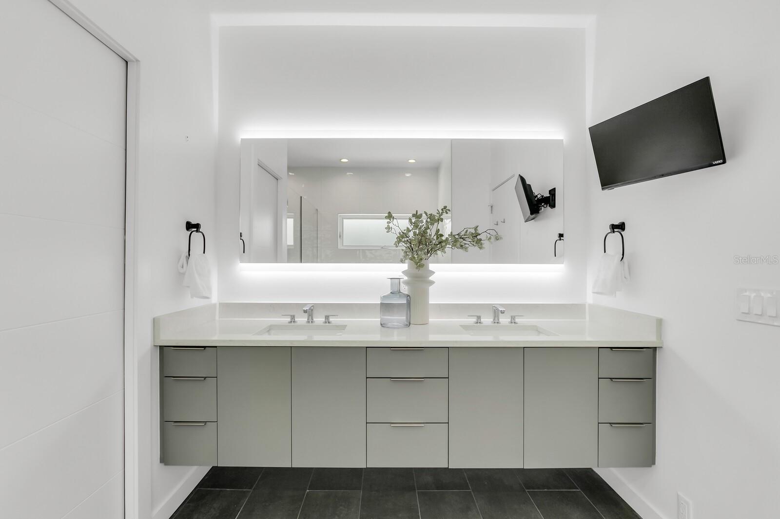 Image 37 of 80 For 905 Bay Point Drive