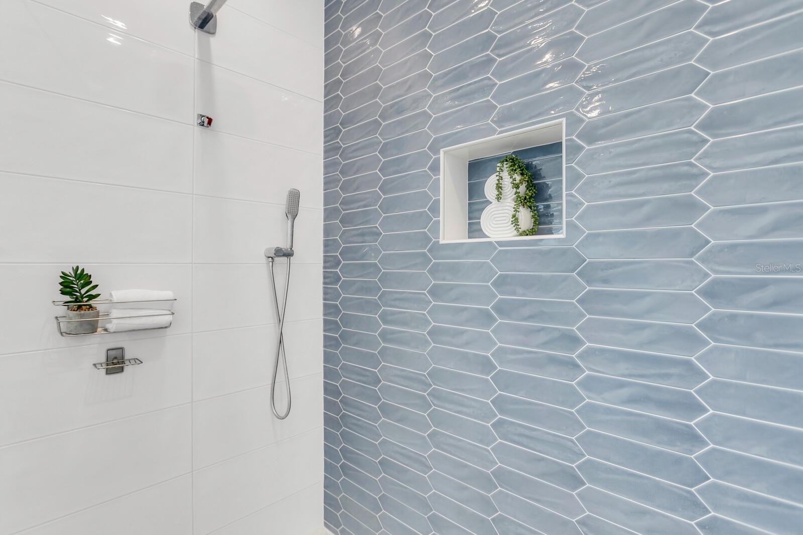 Image 38 of 80 For 905 Bay Point Drive