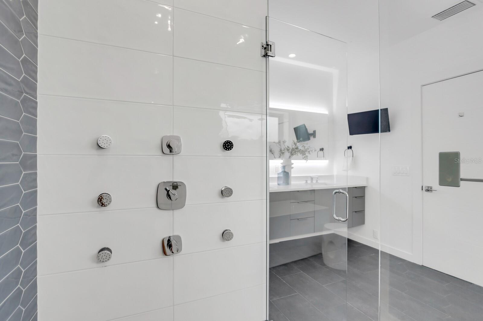 Image 39 of 80 For 905 Bay Point Drive