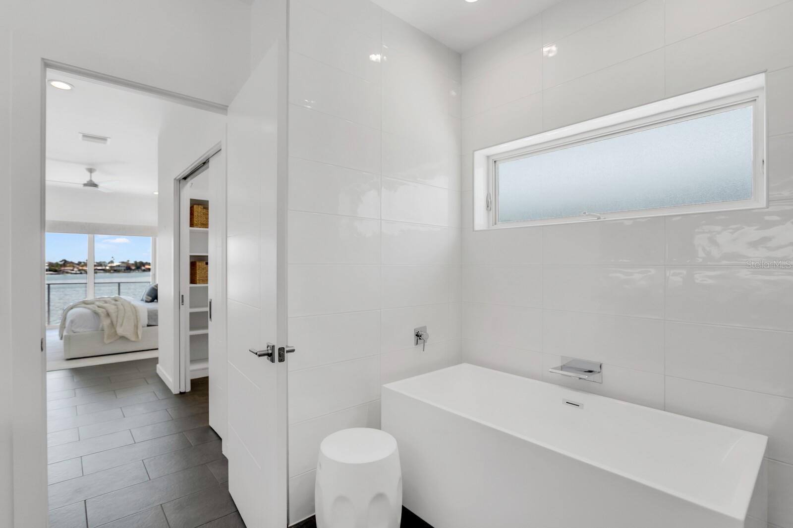 Image 40 of 80 For 905 Bay Point Drive