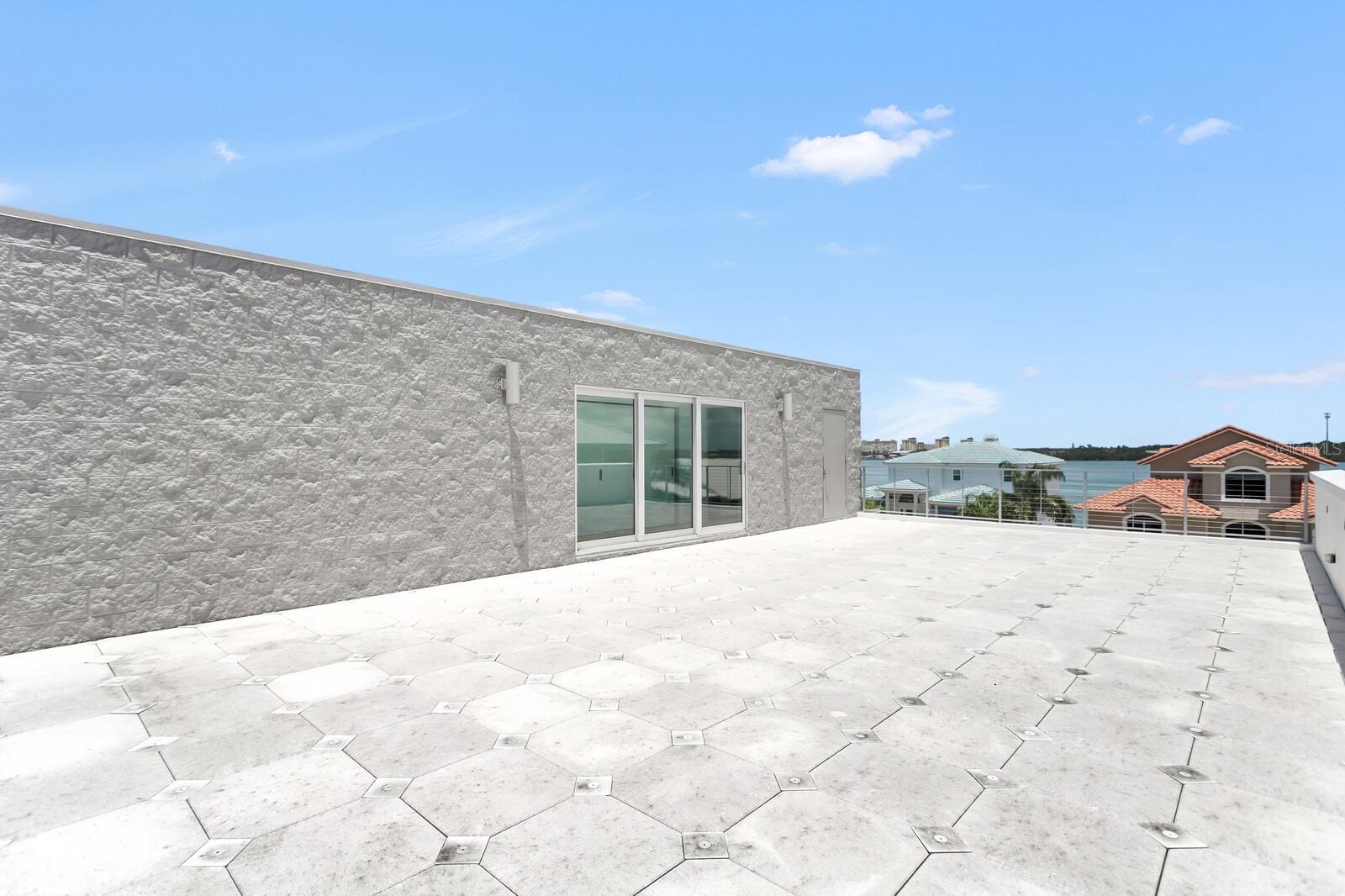 Image 56 of 80 For 905 Bay Point Drive