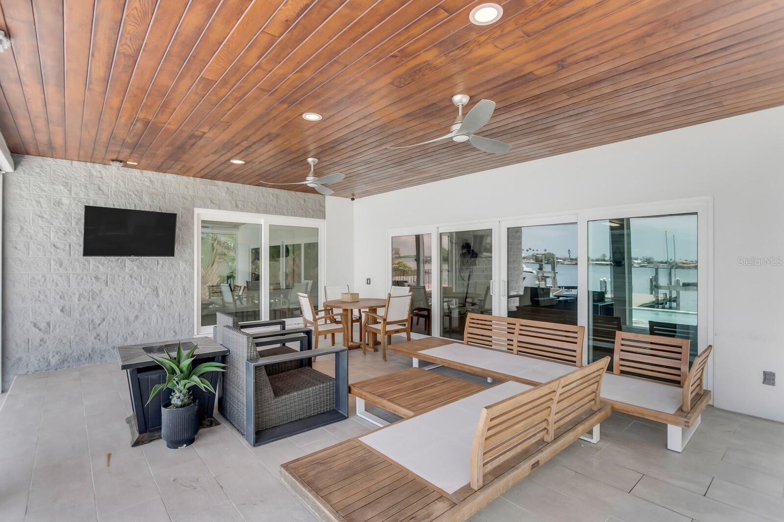 Image 59 of 80 For 905 Bay Point Drive