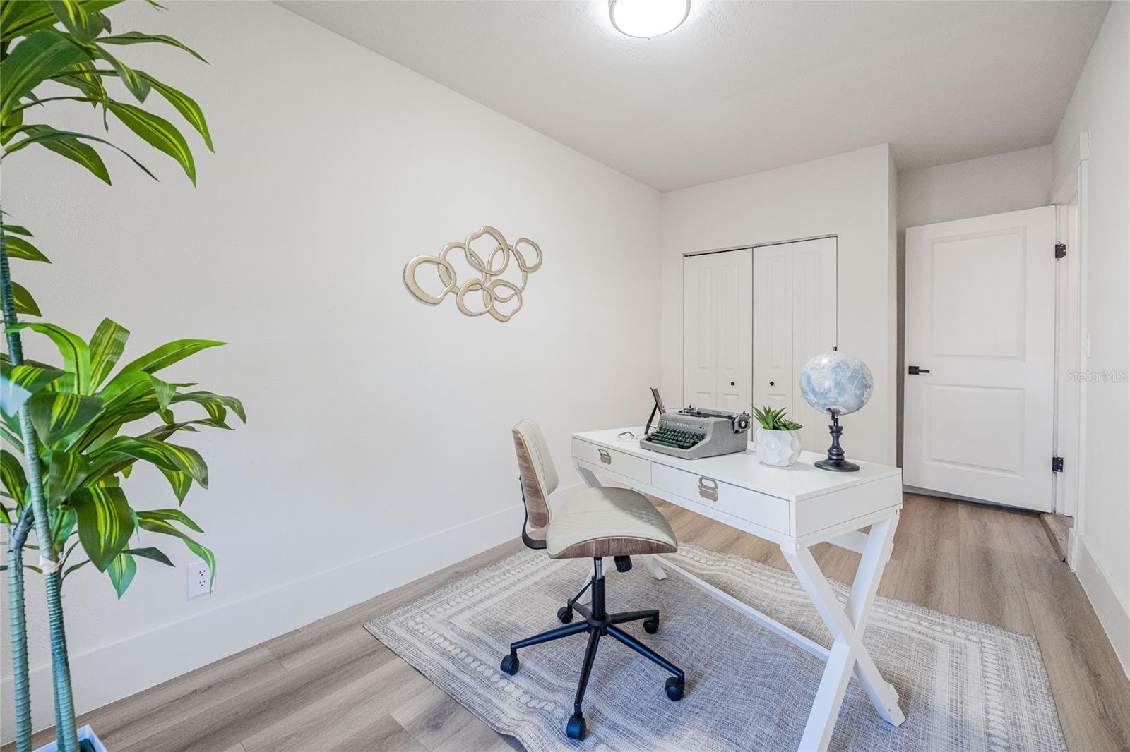 Image 10 of 40 For 805 Curtis Street