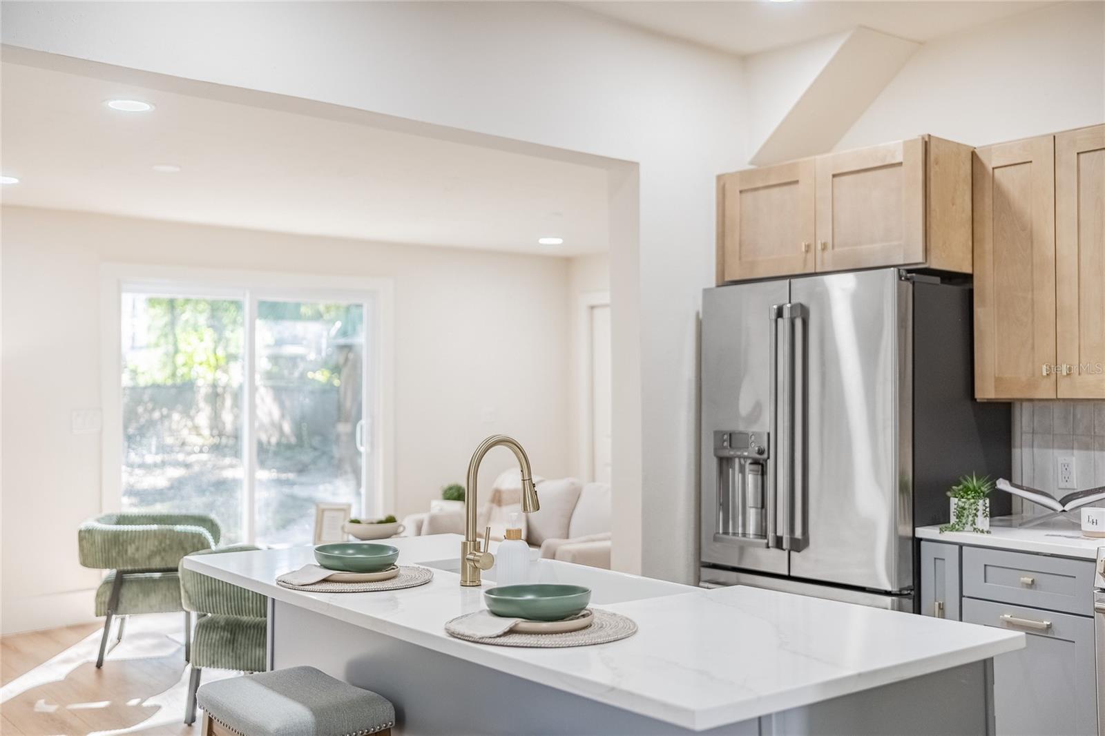 Image 17 of 40 For 805 Curtis Street