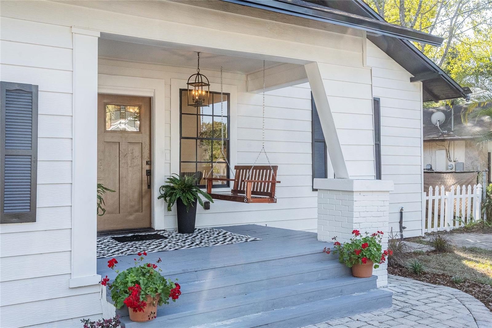 Image 2 of 40 For 805 Curtis Street