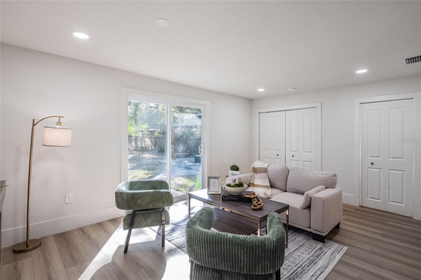 Image 20 of 40 For 805 Curtis Street