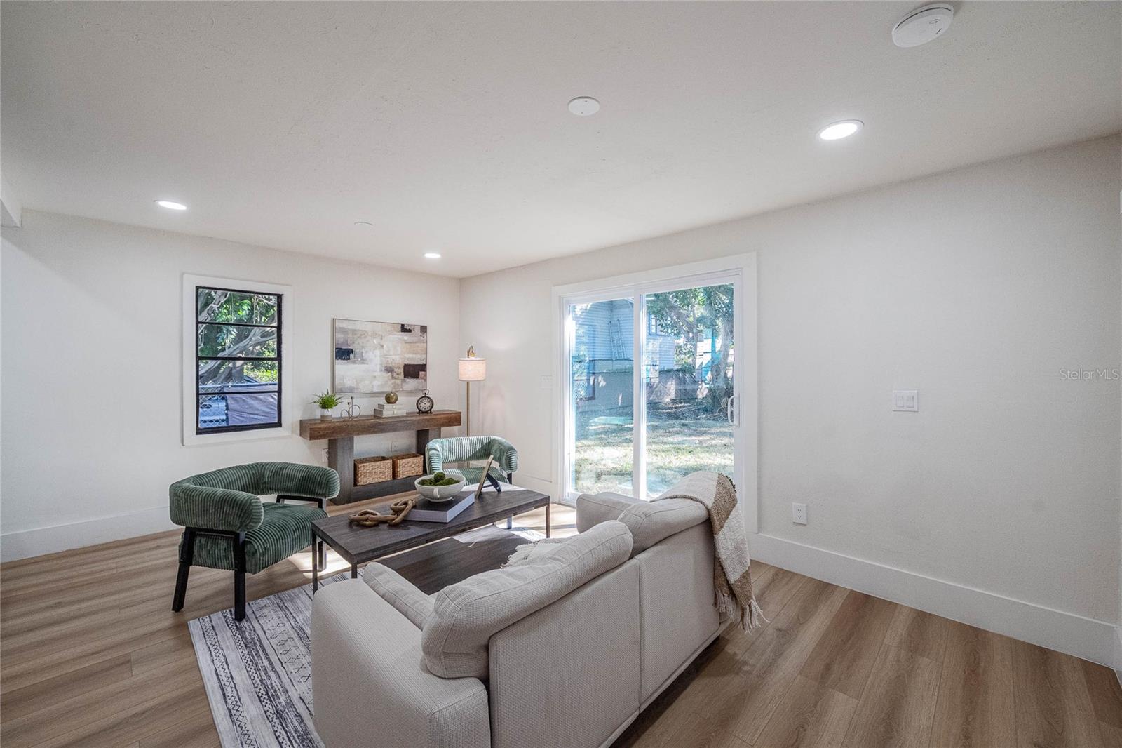 Image 21 of 40 For 805 Curtis Street