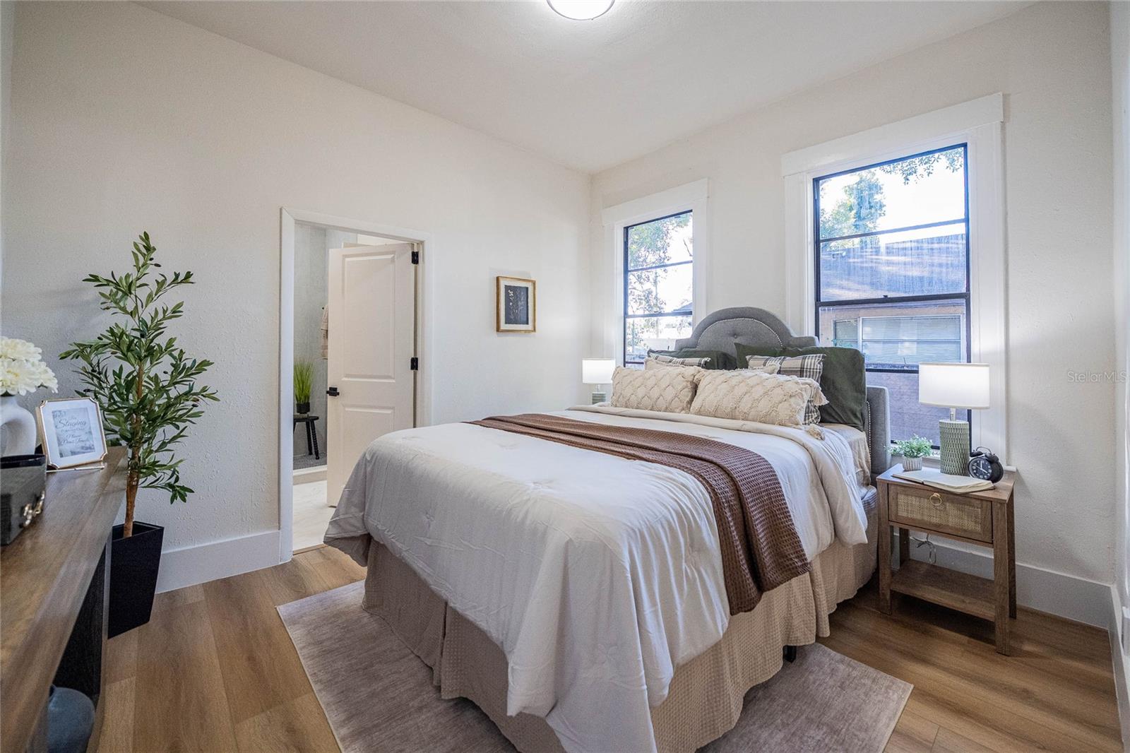 Image 23 of 40 For 805 Curtis Street