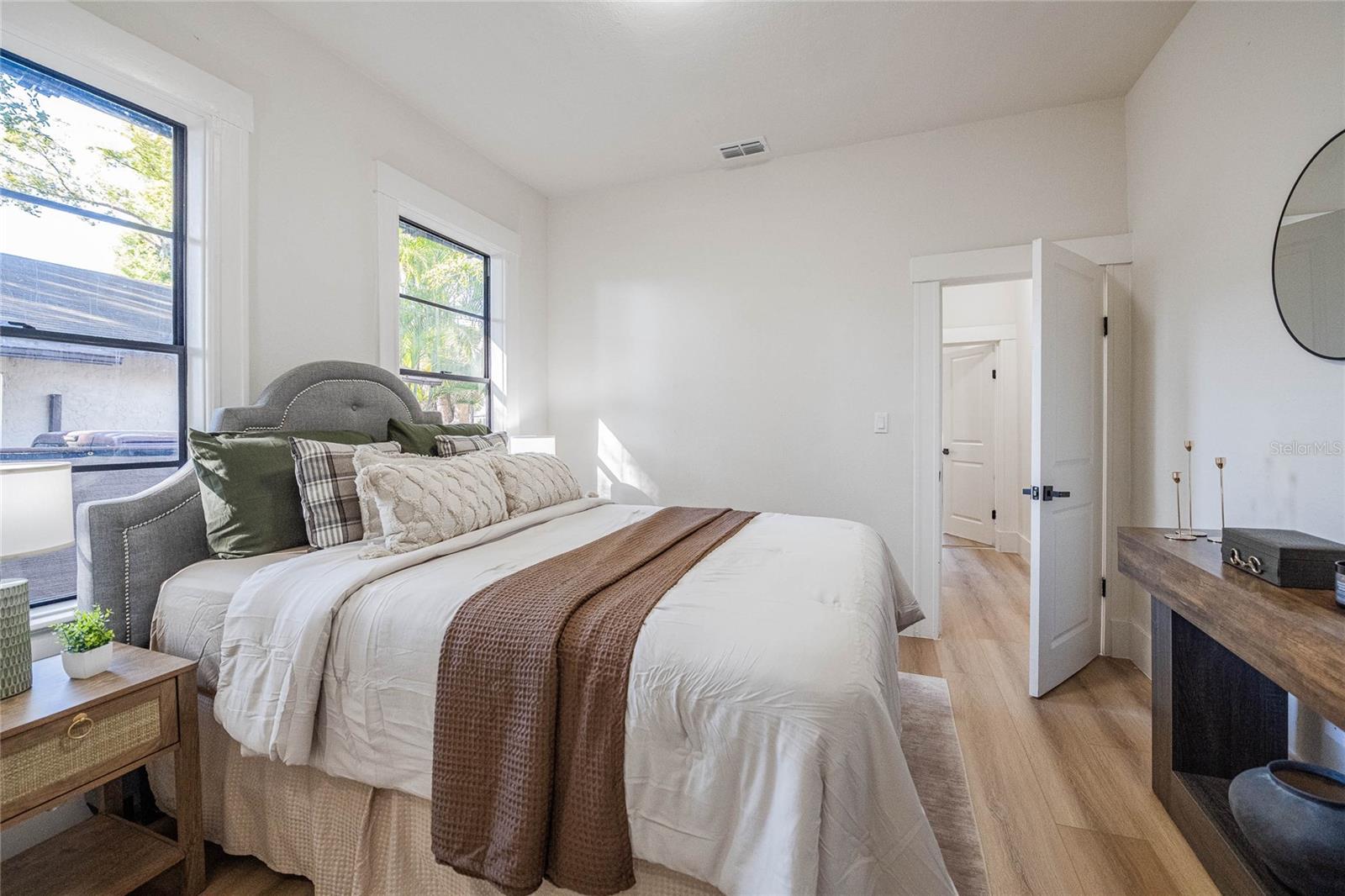 Image 24 of 40 For 805 Curtis Street