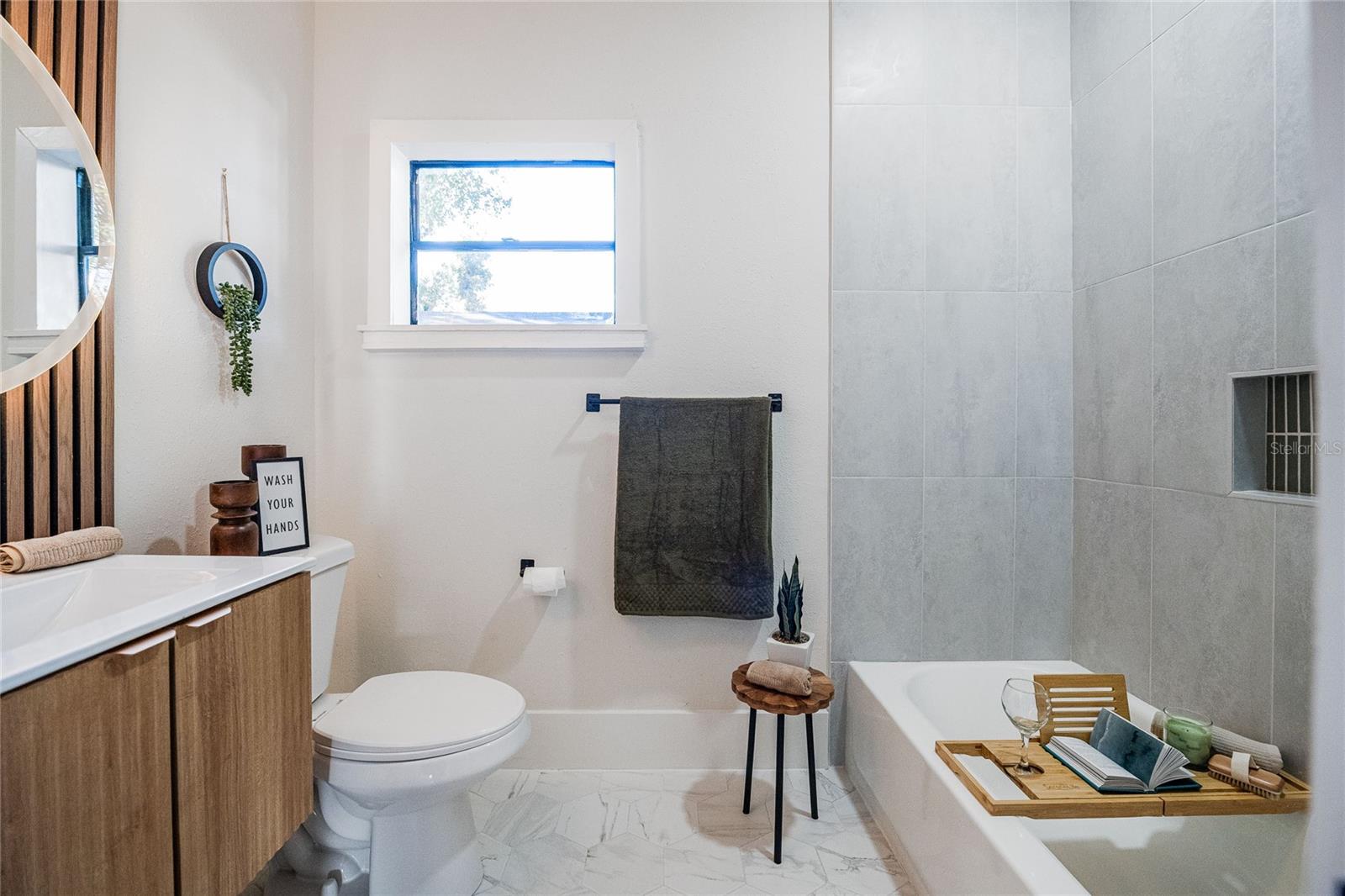 Image 32 of 40 For 805 Curtis Street