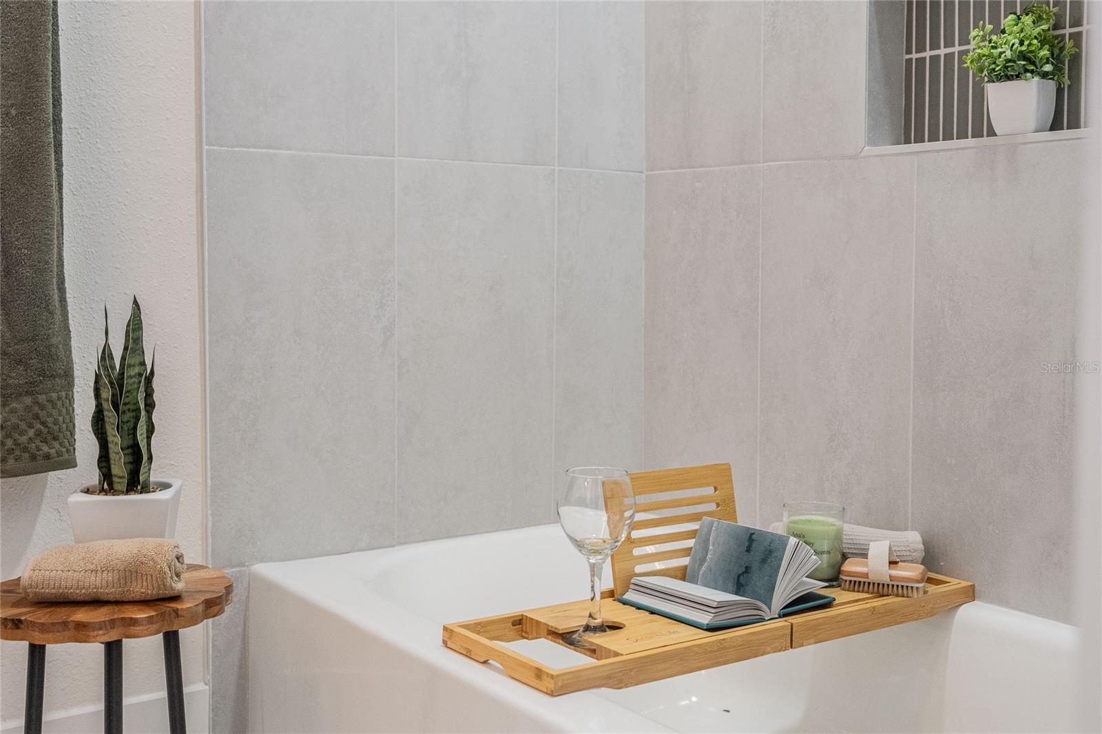 Image 33 of 40 For 805 Curtis Street