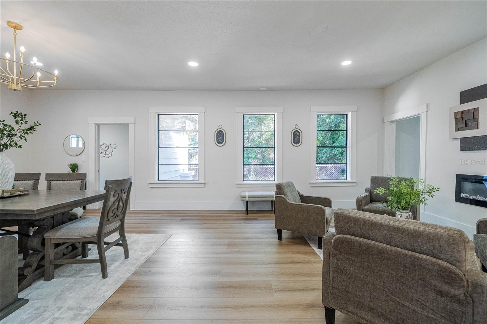 Image 8 of 40 For 805 Curtis Street