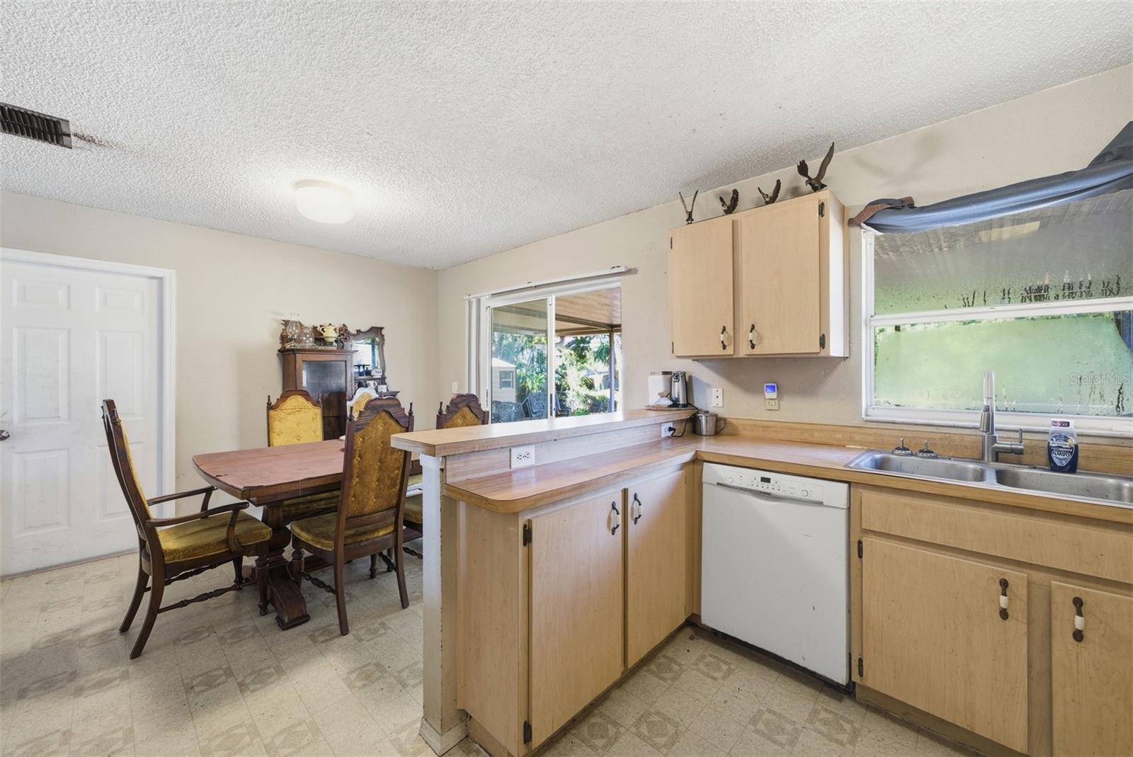 Image 14 of 41 For 9911 Davis Street