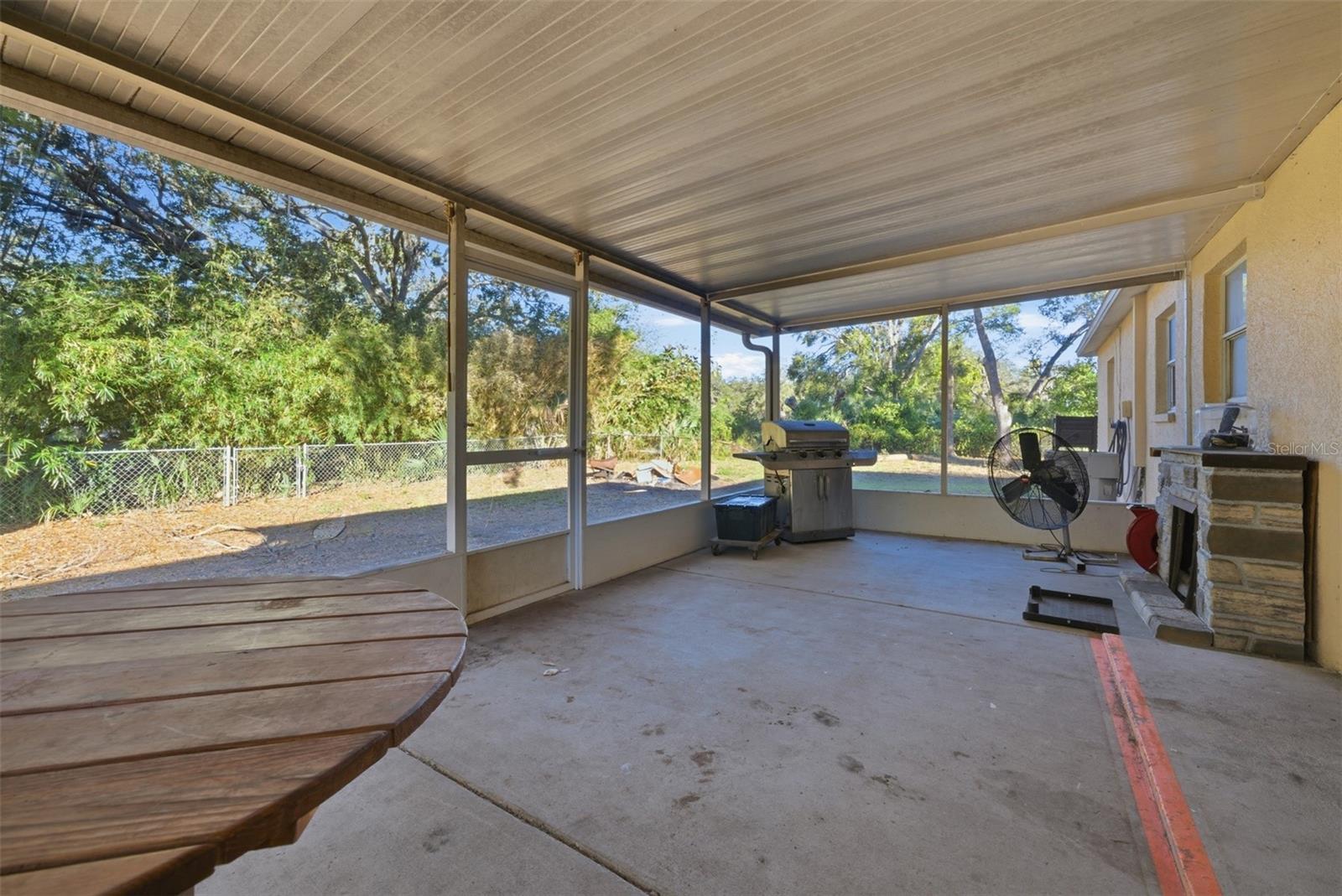 Image 27 of 41 For 9911 Davis Street