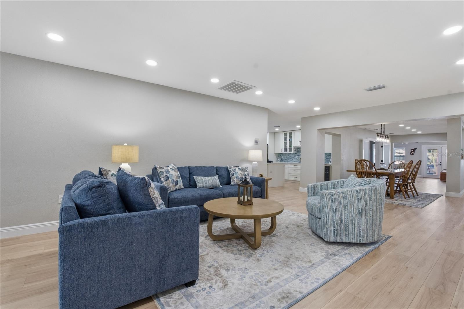 Image 7 of 65 For 335 Crosswinds Drive