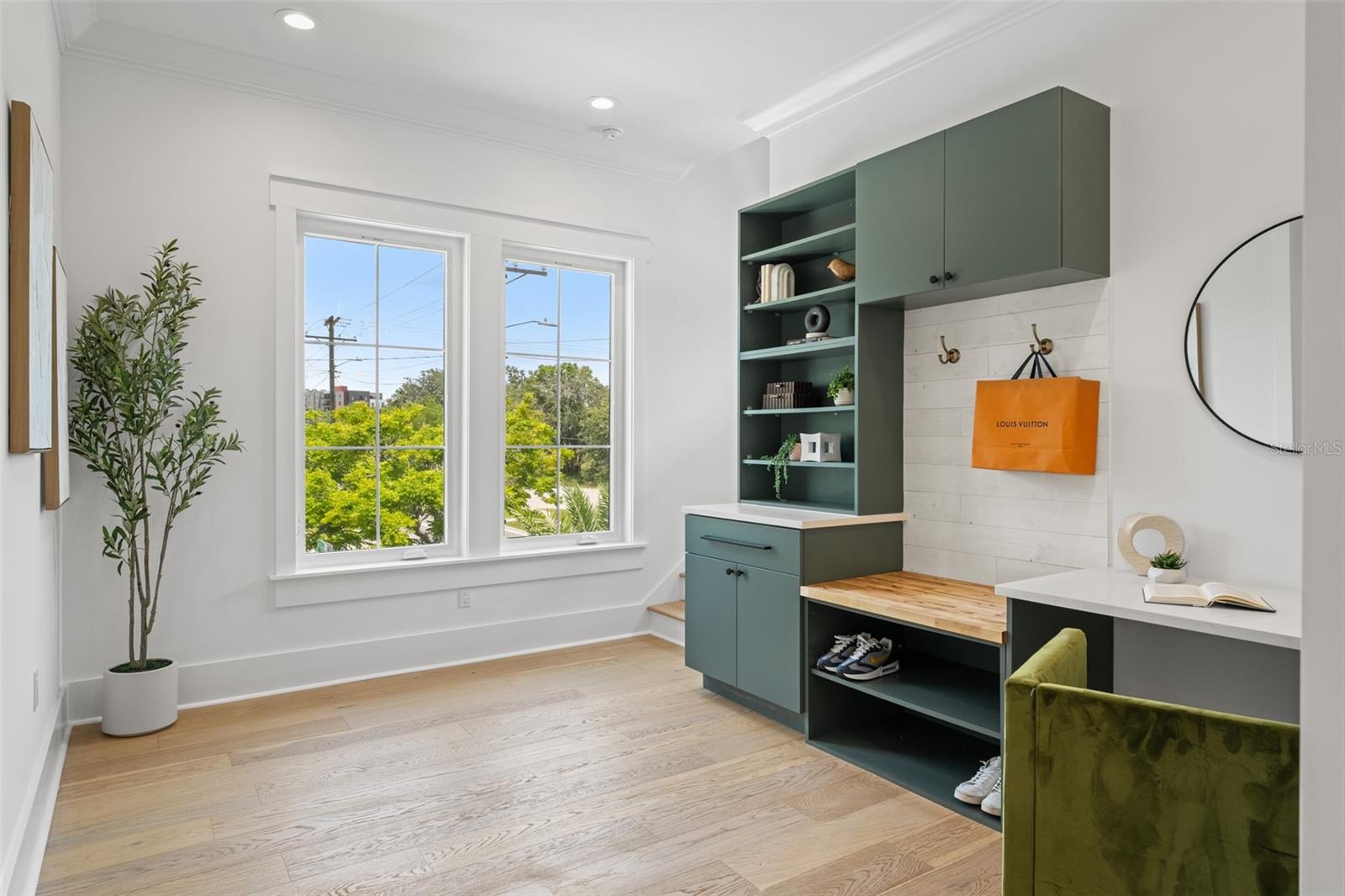 Image 27 of 72 For 2200 Glenwood Drive