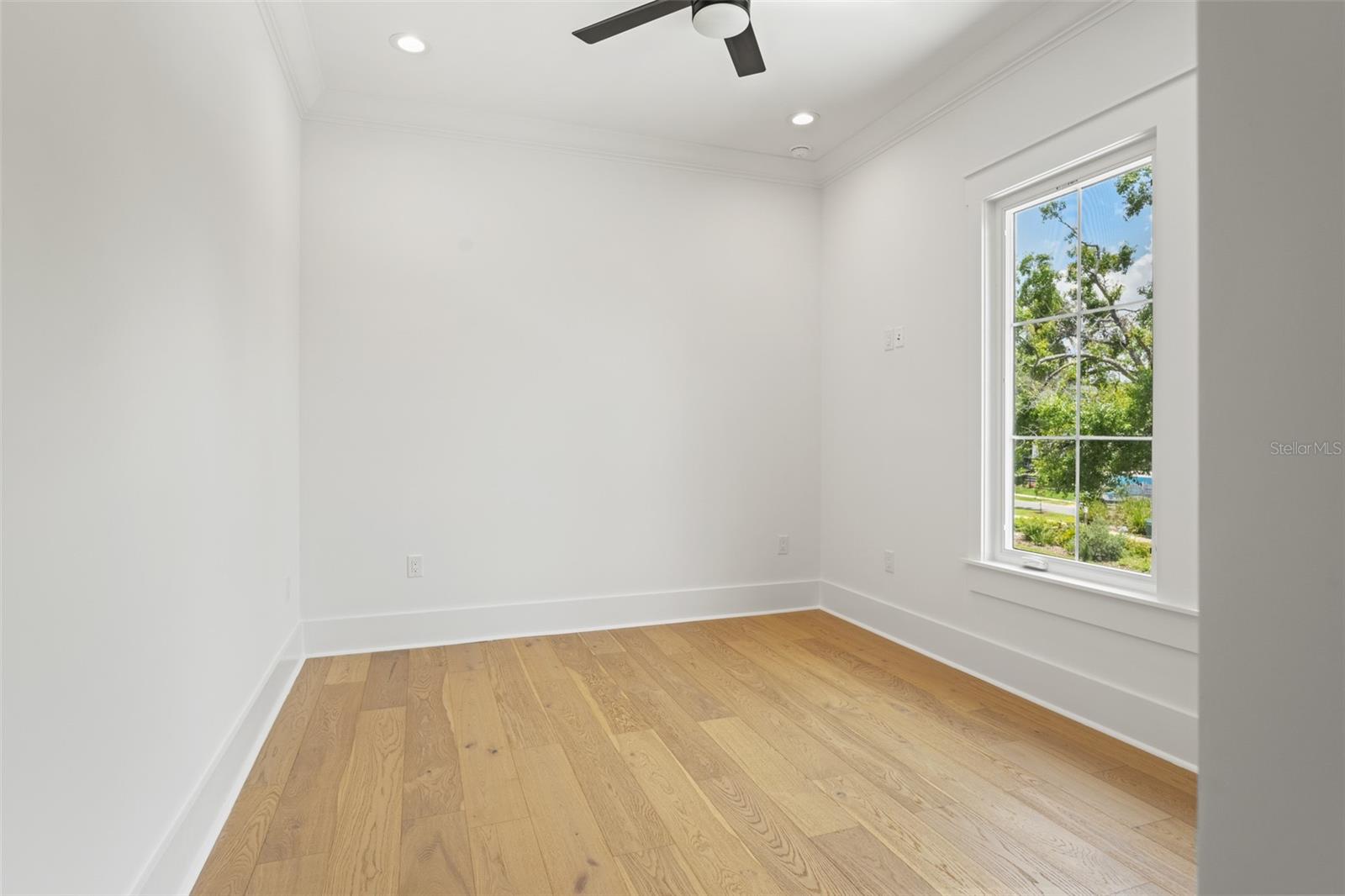 Image 32 of 72 For 2200 Glenwood Drive