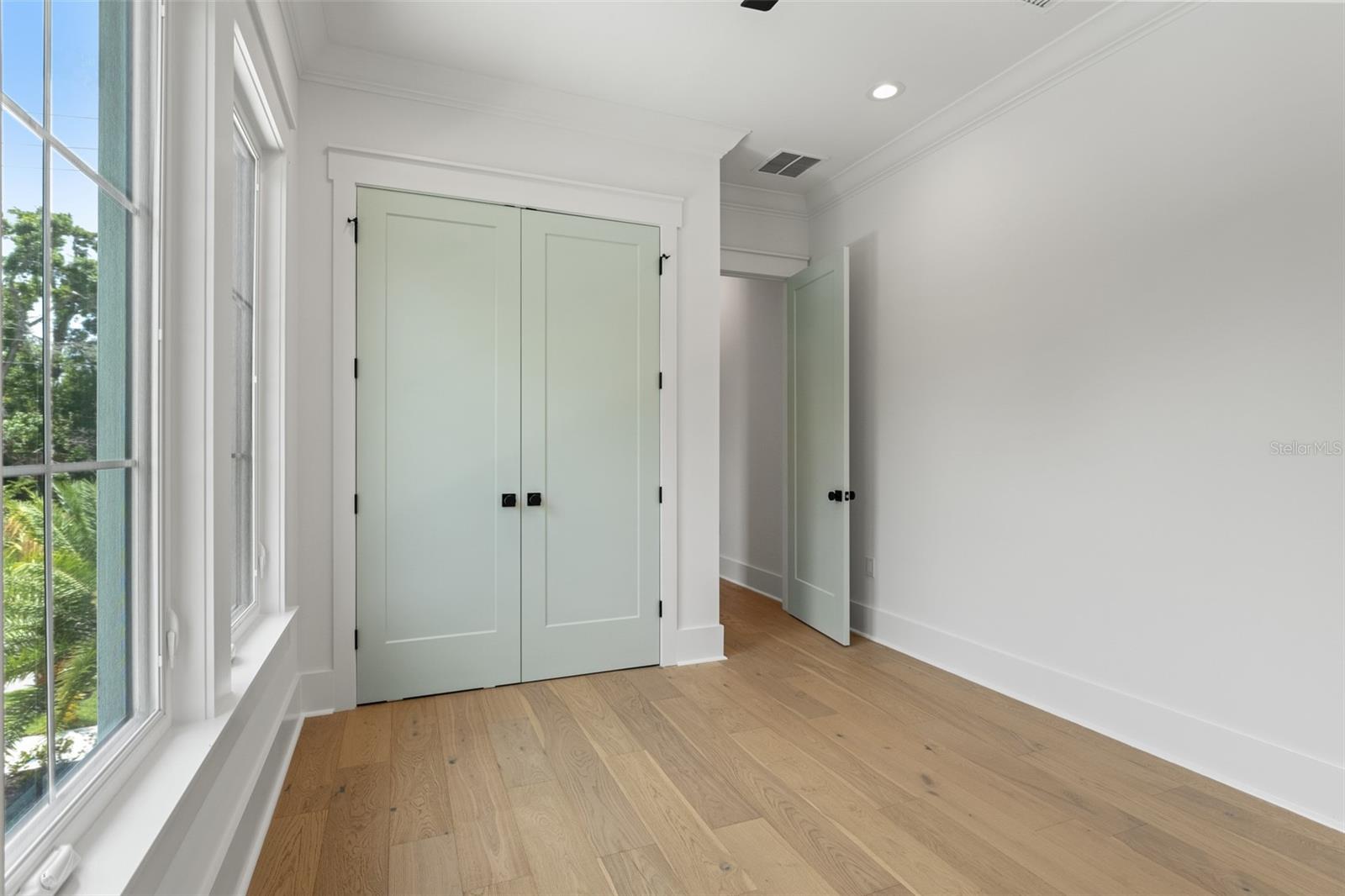 Image 33 of 72 For 2200 Glenwood Drive