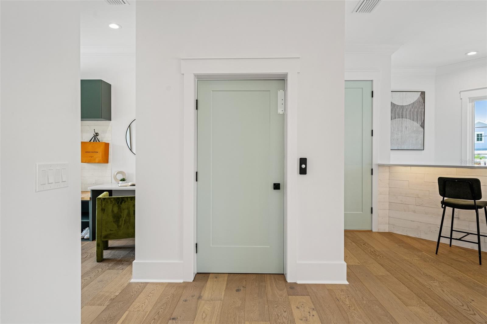 Image 34 of 72 For 2200 Glenwood Drive