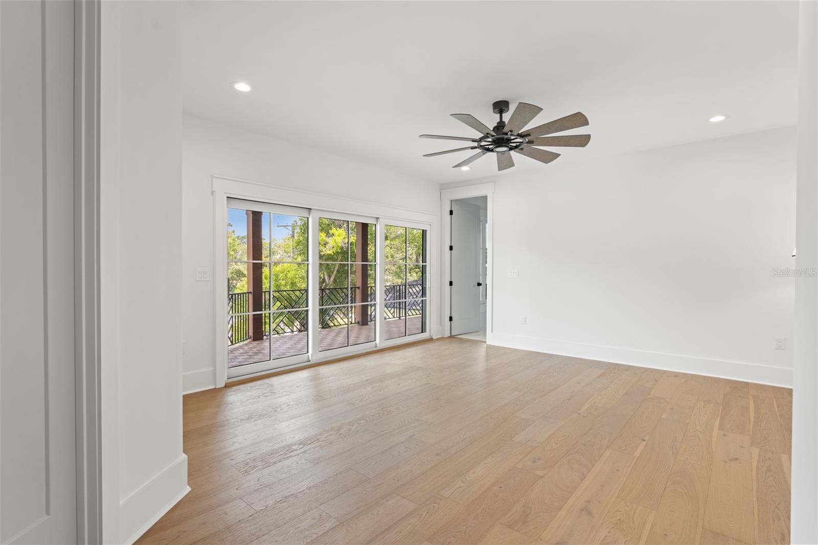 Image 40 of 72 For 2200 Glenwood Drive