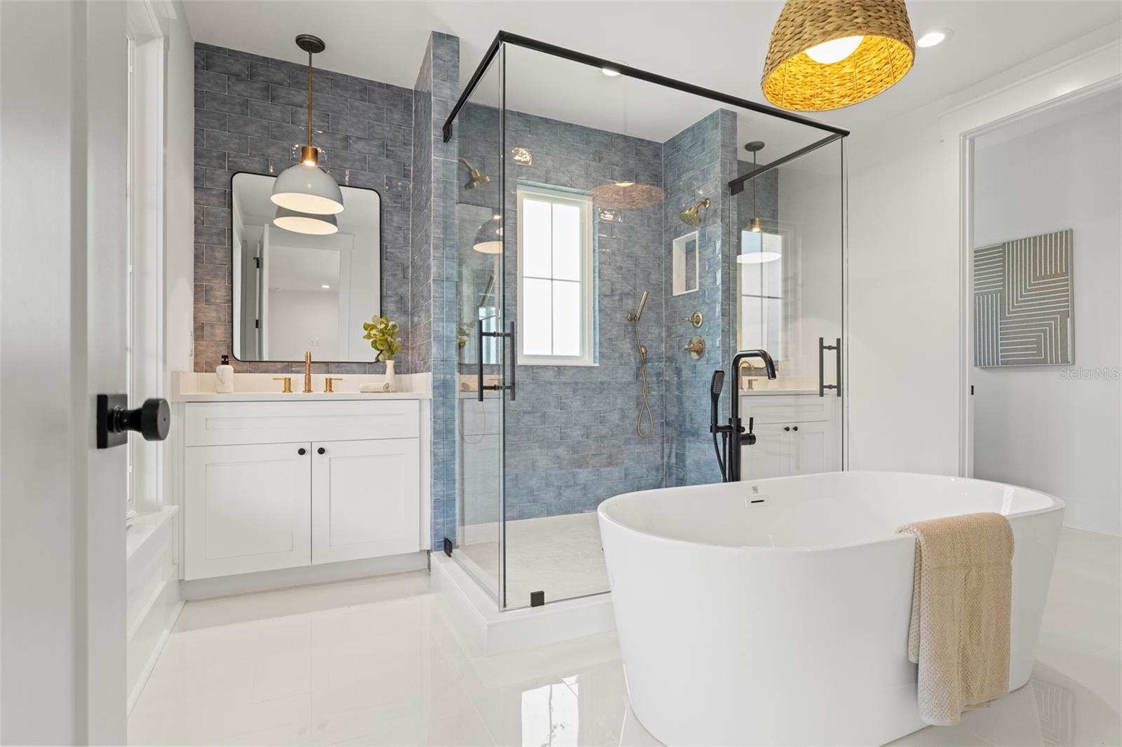 Image 43 of 72 For 2200 Glenwood Drive