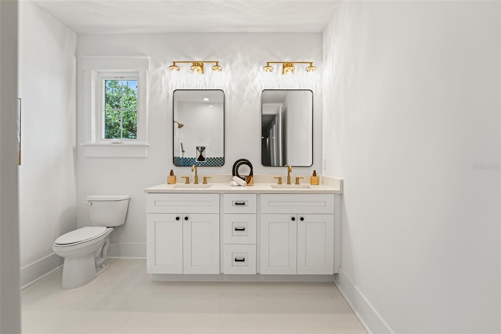 Image 52 of 72 For 2200 Glenwood Drive