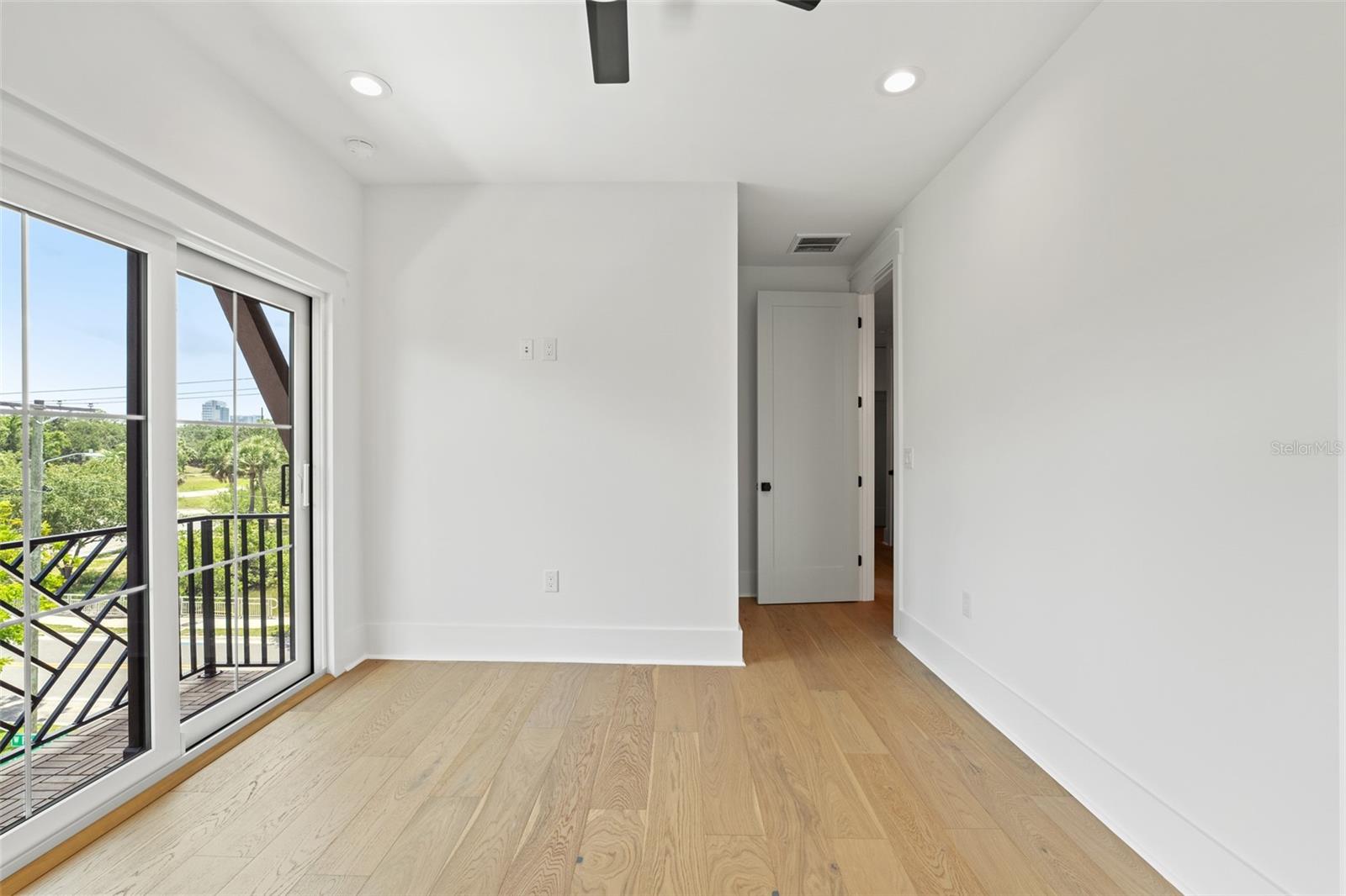 Image 55 of 72 For 2200 Glenwood Drive