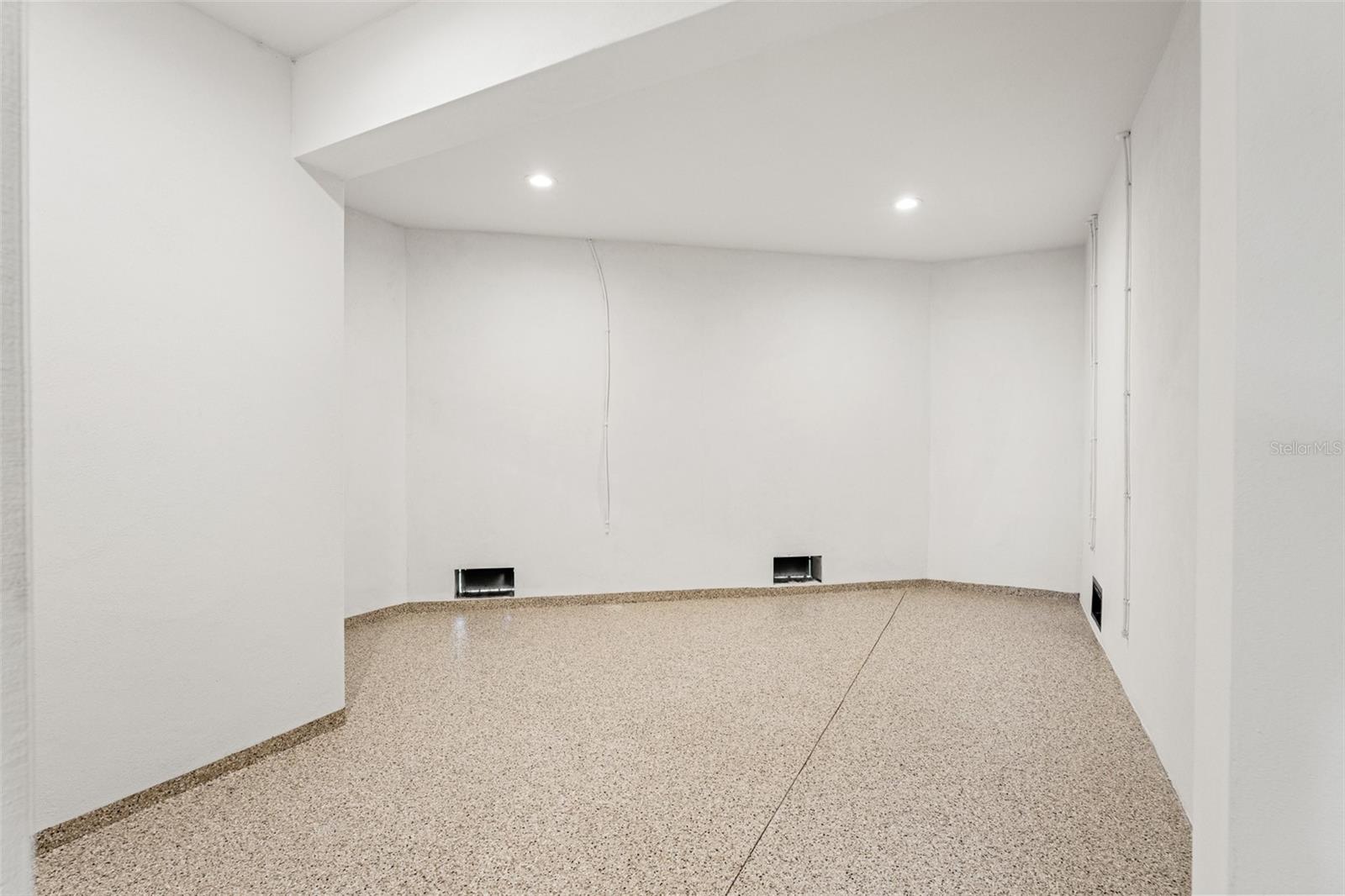 Image 7 of 72 For 2200 Glenwood Drive