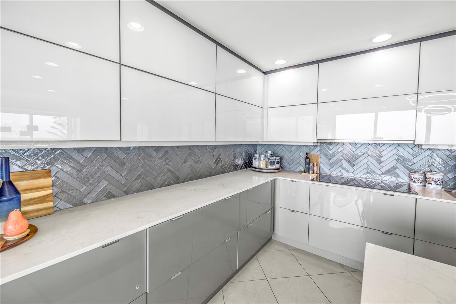 Image 19 of 79 For 400 Beach Drive Ne 2203