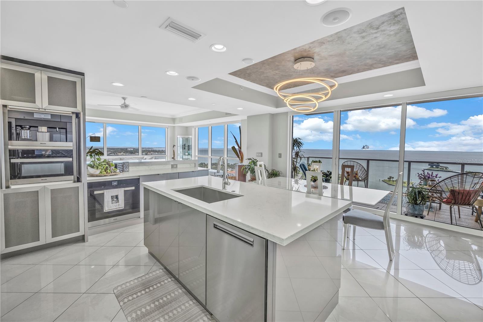 Image 20 of 79 For 400 Beach Drive Ne 2203