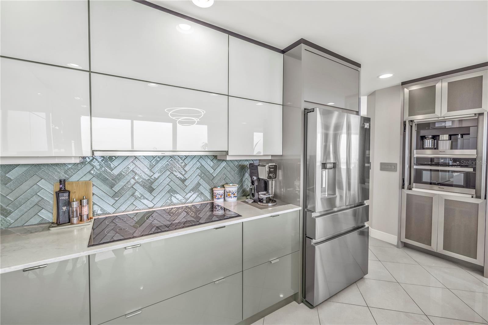 Image 22 of 79 For 400 Beach Drive Ne 2203