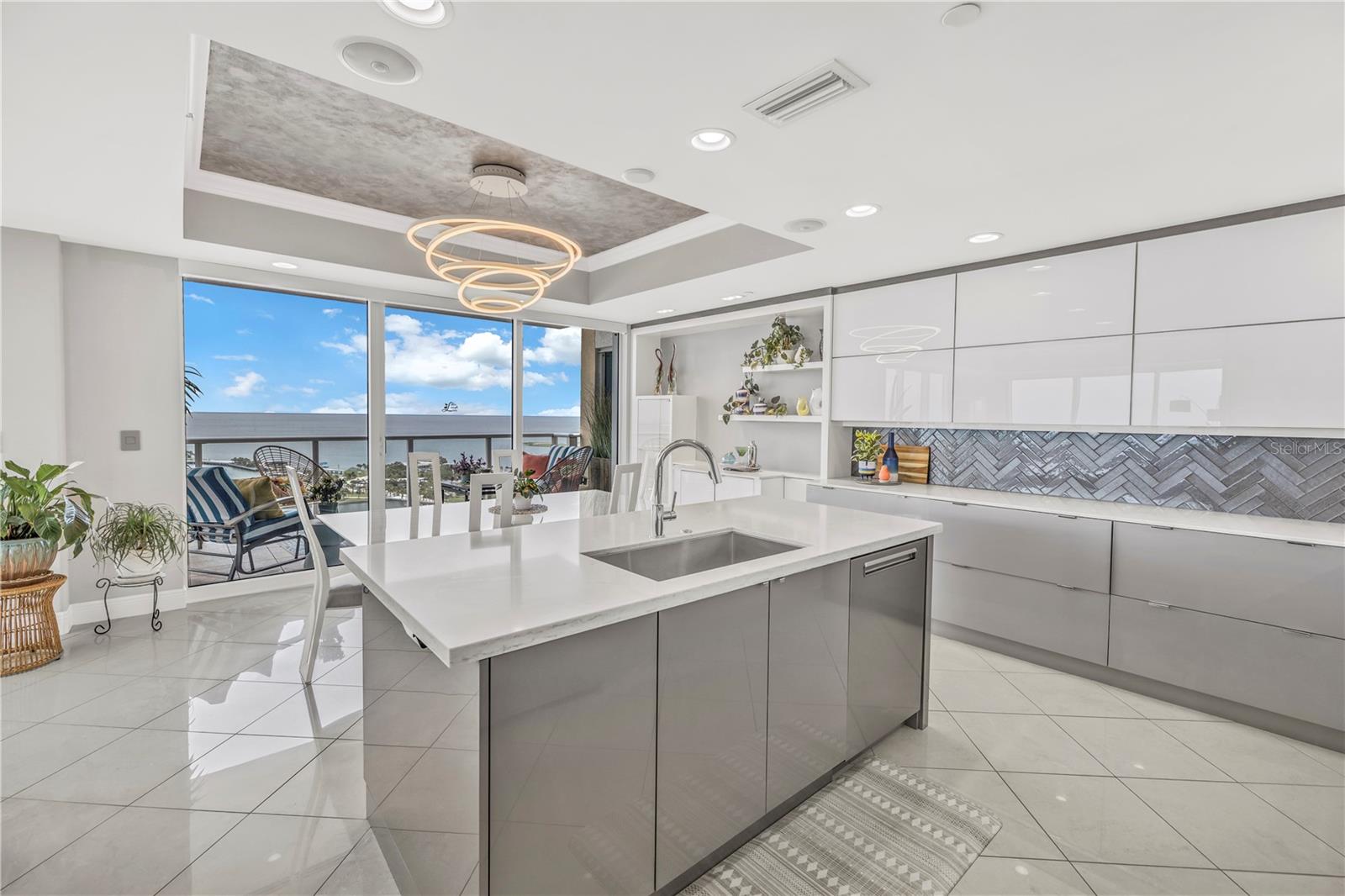 Image 23 of 79 For 400 Beach Drive Ne 2203