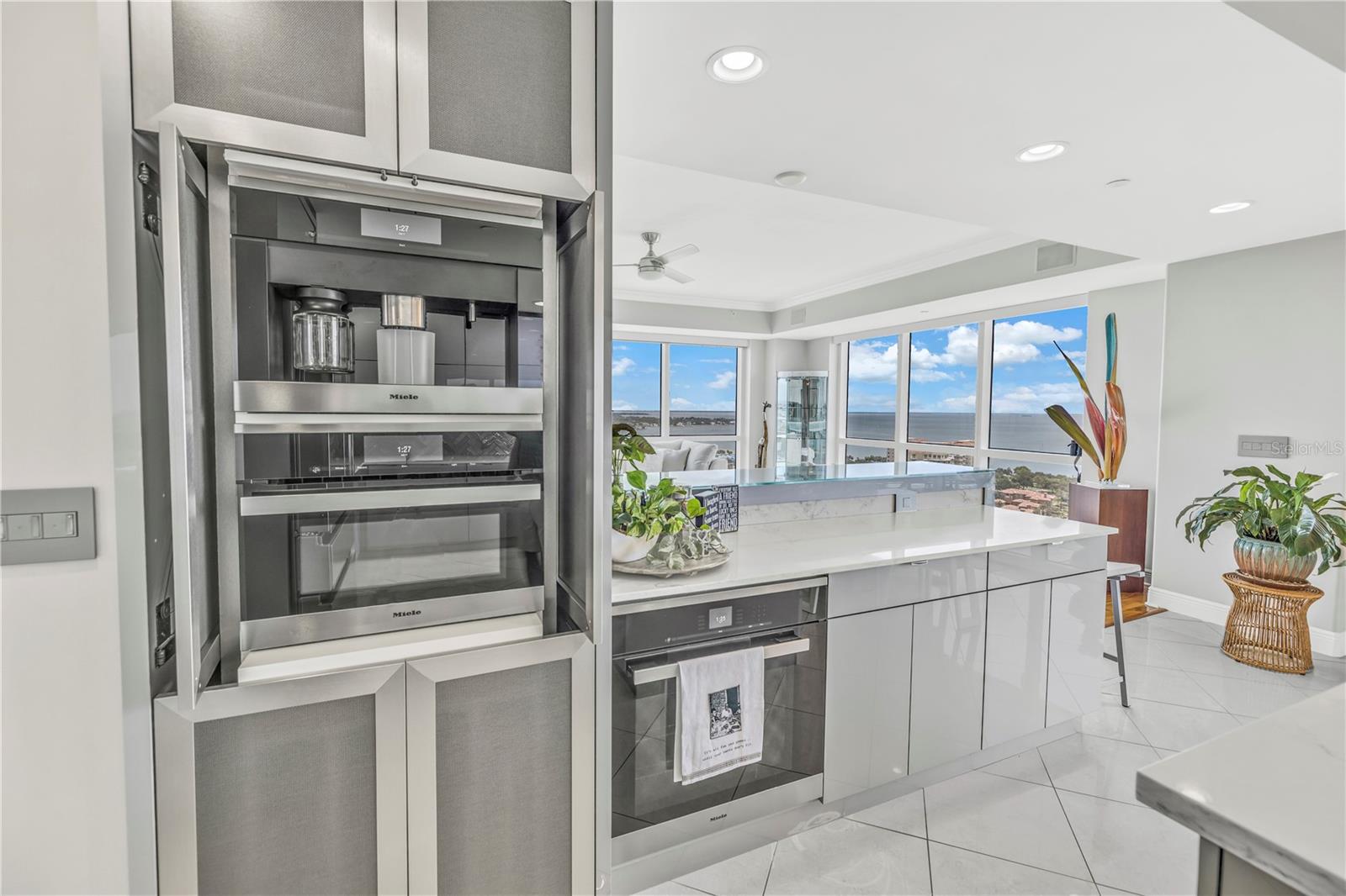 Image 24 of 79 For 400 Beach Drive Ne 2203