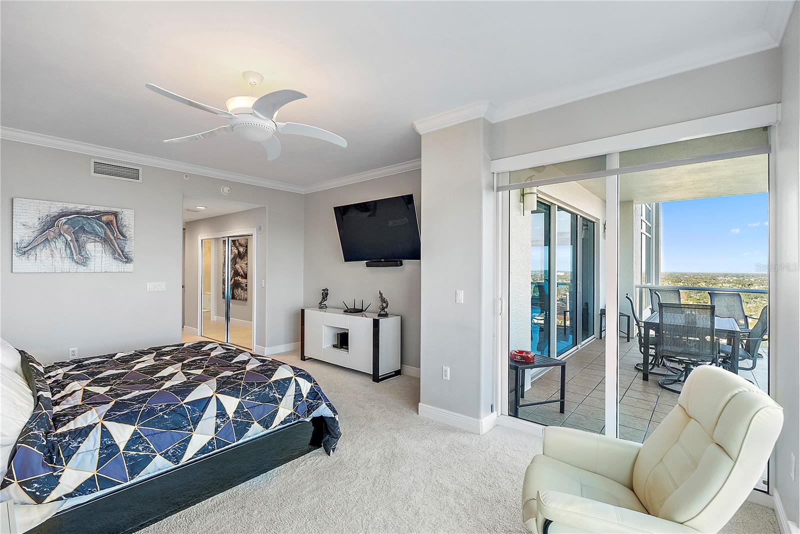 Image 30 of 79 For 400 Beach Drive Ne 2203