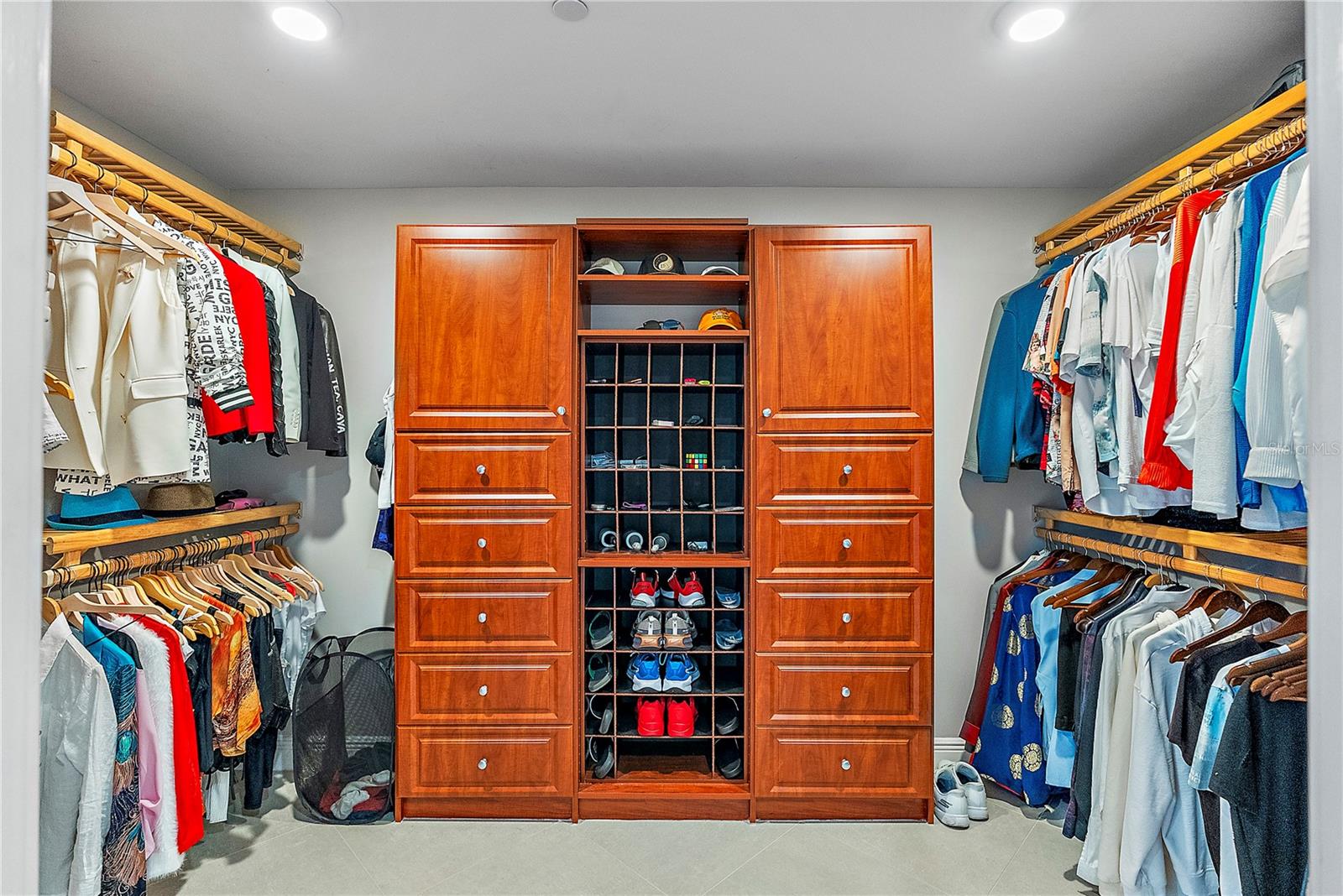 Image 32 of 79 For 400 Beach Drive Ne 2203