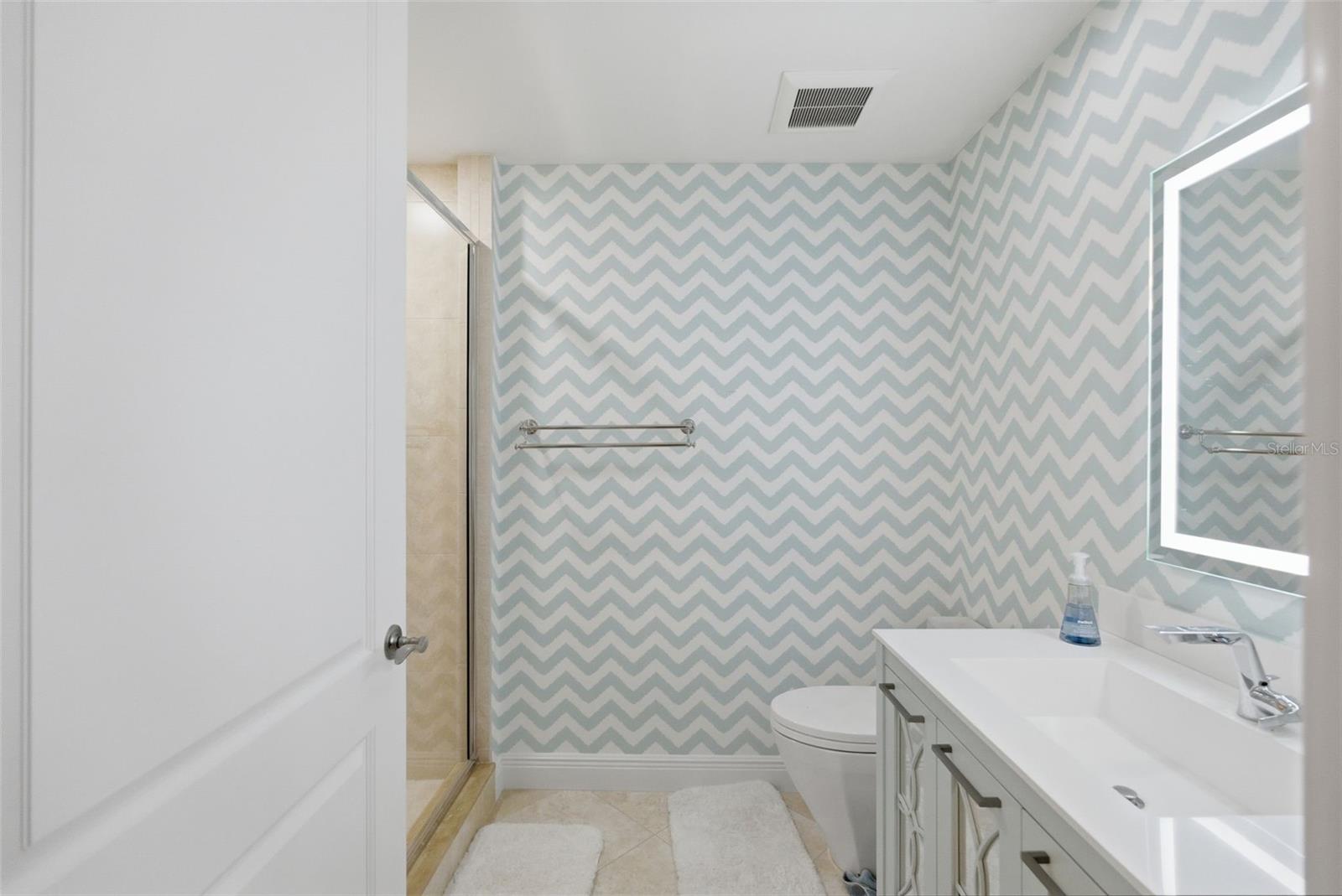 Image 37 of 79 For 400 Beach Drive Ne 2203