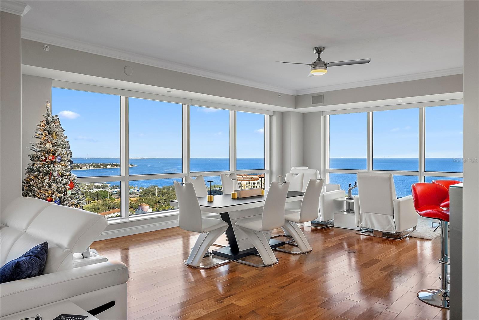 Image 4 of 79 For 400 Beach Drive Ne 2203