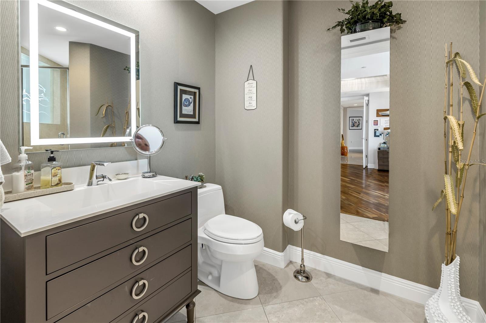 Image 41 of 79 For 400 Beach Drive Ne 2203