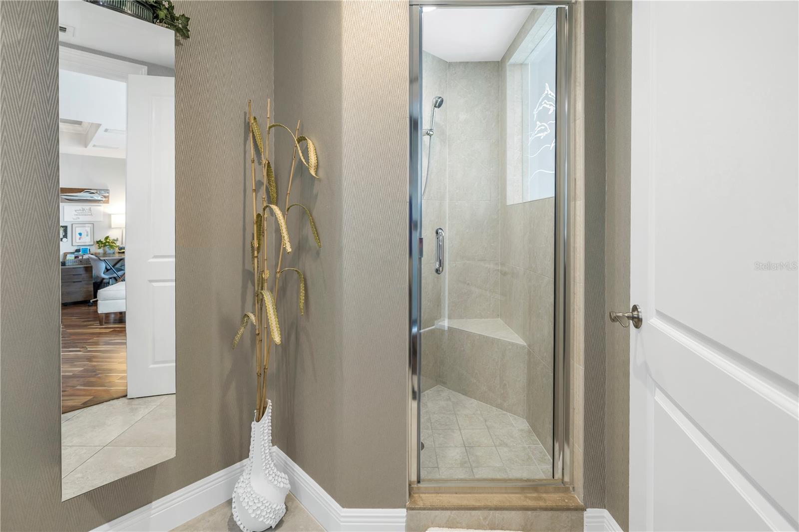 Image 42 of 79 For 400 Beach Drive Ne 2203